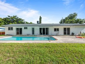 5341 SW 1st St, Plantation FL 33317