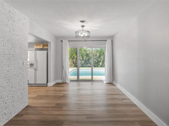 5341 SW 1st St, Plantation FL 33317