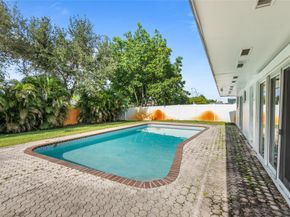 5341 SW 1st St, Plantation FL 33317