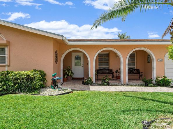 7940 NW 8th St, Margate FL 33063