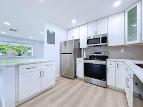 12 SW 13th St, Deerfield Beach FL 33441