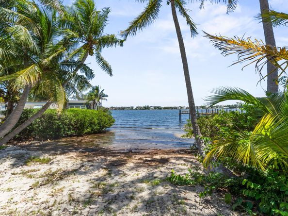 720 N Dixie Highway 303, Lantana FL 33462