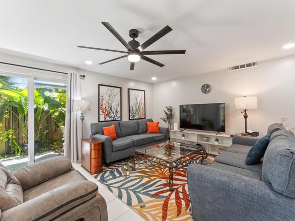 720 N Dixie Highway 303, Lantana FL 33462