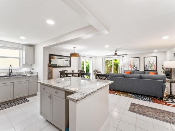 720 N Dixie Highway 303, Lantana FL 33462