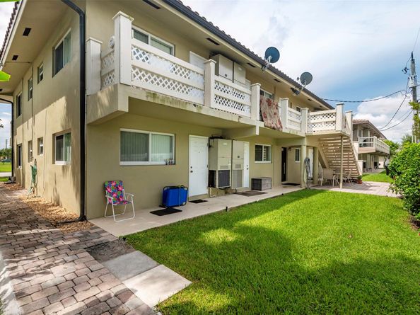 2131 NE 40th Ct., Lighthouse Point FL 33064