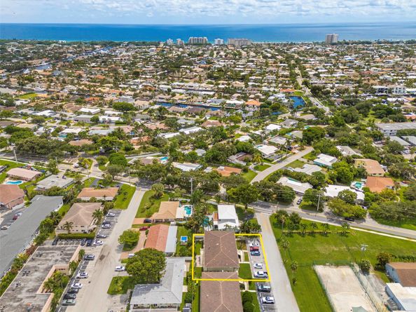 2131 NE 40th Ct., Lighthouse Point FL 33064