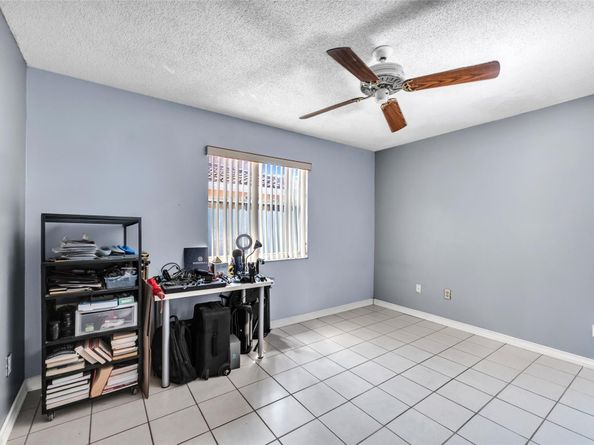 5210 Hawkes Bluff Ave, Davie FL 33331