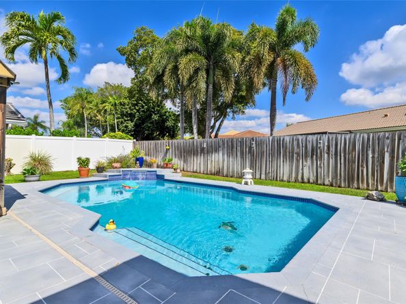 5210 Hawkes Bluff Ave, Davie FL 33331
