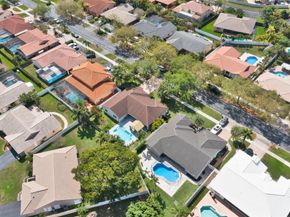 5210 Hawkes Bluff Ave, Davie FL 33331