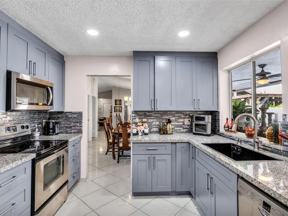 5210 Hawkes Bluff Ave, Davie FL 33331