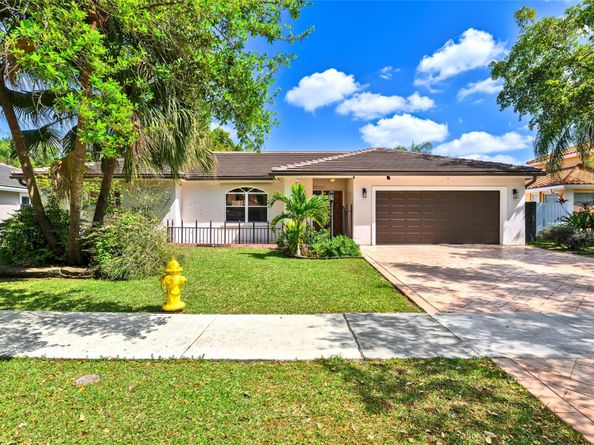 5210 Hawkes Bluff Ave, Davie FL 33331