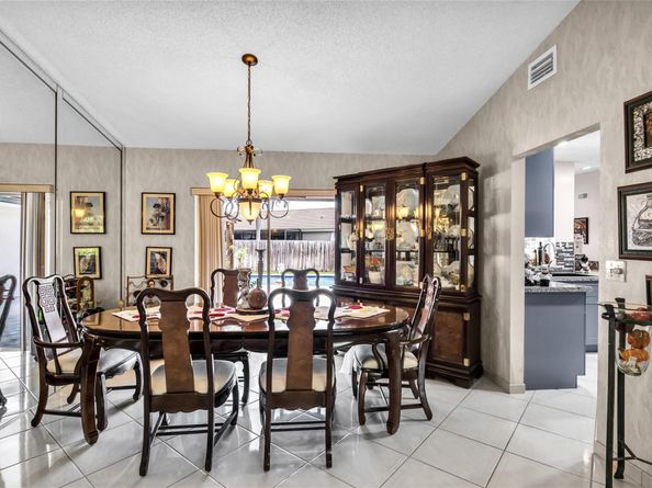 5210 Hawkes Bluff Ave, Davie FL 33331