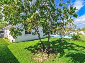 5210 Hawkes Bluff Ave, Davie FL 33331
