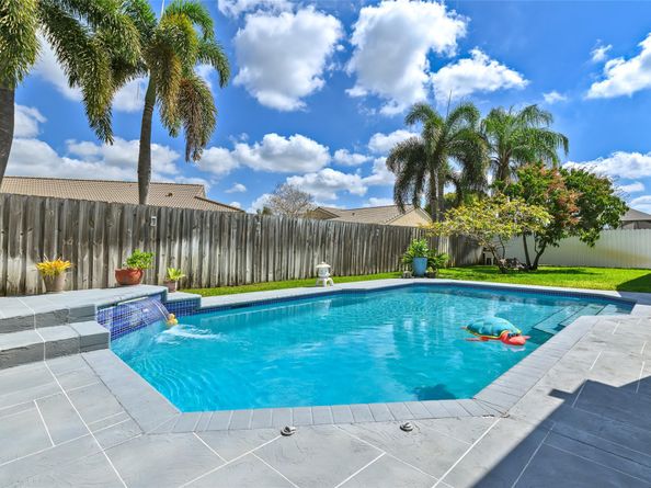 5210 Hawkes Bluff Ave, Davie FL 33331