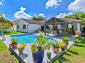 5210 Hawkes Bluff Ave, Davie FL 33331