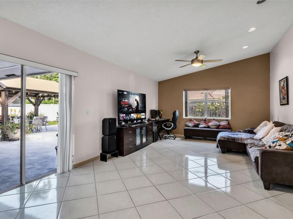 5210 Hawkes Bluff Ave, Davie FL 33331