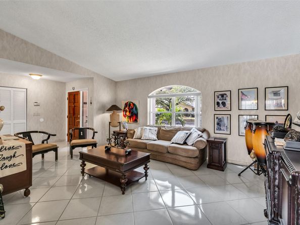 5210 Hawkes Bluff Ave, Davie FL 33331