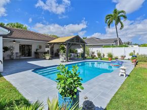 5210 Hawkes Bluff Ave, Davie FL 33331