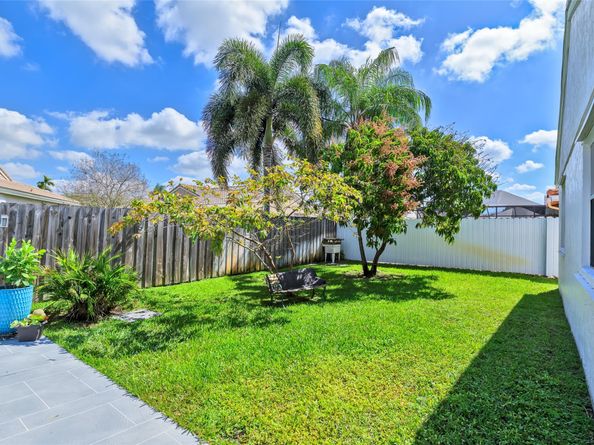 5210 Hawkes Bluff Ave, Davie FL 33331