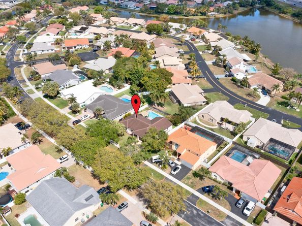 5210 Hawkes Bluff Ave, Davie FL 33331