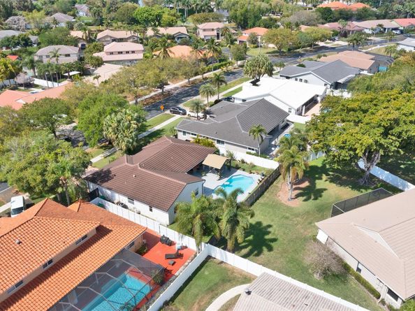 5210 Hawkes Bluff Ave, Davie FL 33331