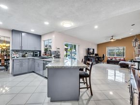 5210 Hawkes Bluff Ave, Davie FL 33331