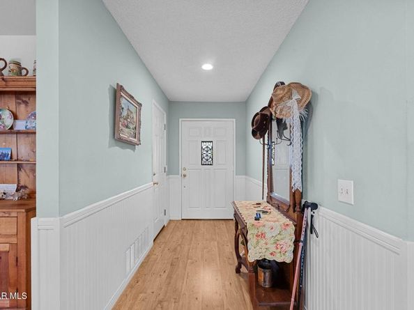 28949 Valley Heights Drive, Agoura Hills CA 91301