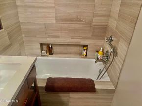 1542 Riverside Drive G, Glendale CA 91201