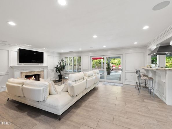 5816 Middle Crest Drive, Agoura Hills CA 91301