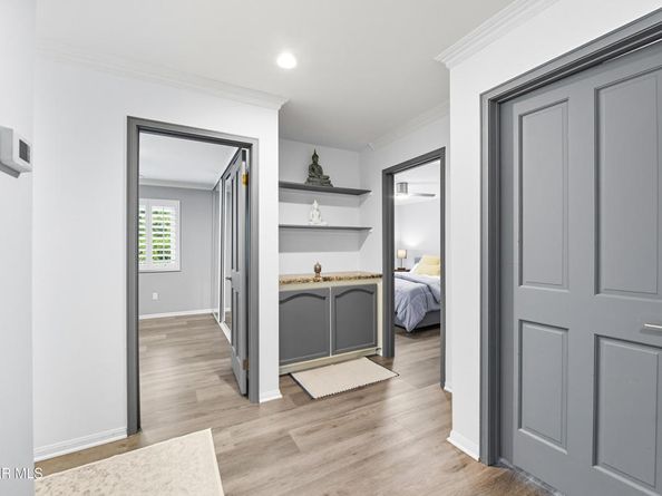 5816 Middle Crest Drive, Agoura Hills CA 91301