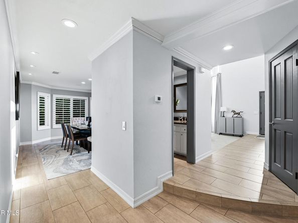 5816 Middle Crest Drive, Agoura Hills CA 91301