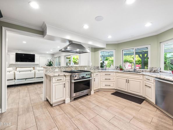 5816 Middle Crest Drive, Agoura Hills CA 91301