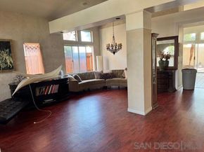 1672 Olympus Loop Dr, Vista CA 92081