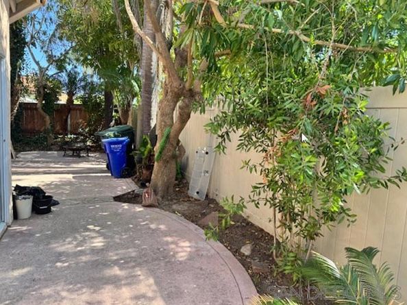 1672 Olympus Loop Dr, Vista CA 92081