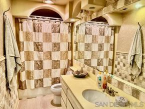 1672 Olympus Loop Dr, Vista CA 92081