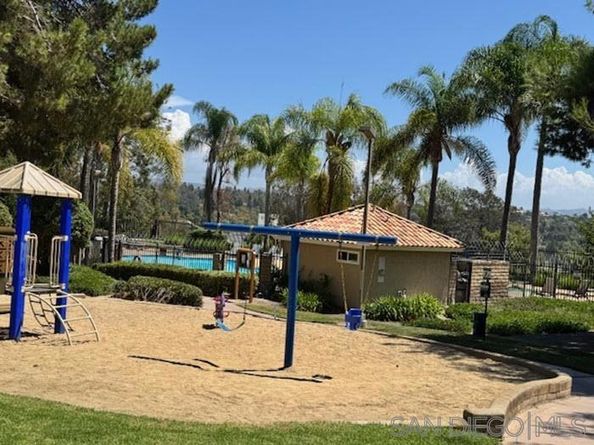 1672 Olympus Loop Dr, Vista CA 92081