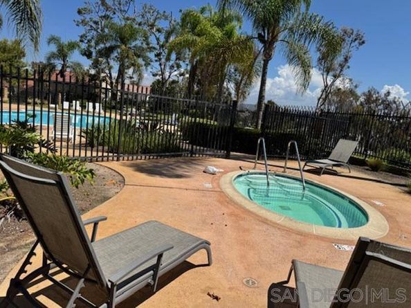 1672 Olympus Loop Dr, Vista CA 92081