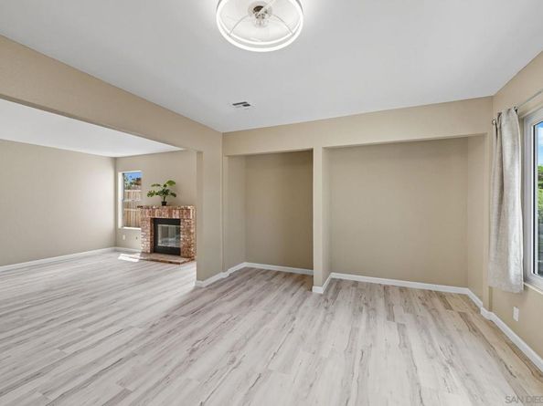 7427 Kamwood St, San Diego CA 92126