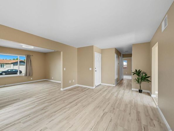 7427 Kamwood St, San Diego CA 92126