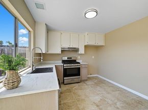 7427 Kamwood St, San Diego CA 92126