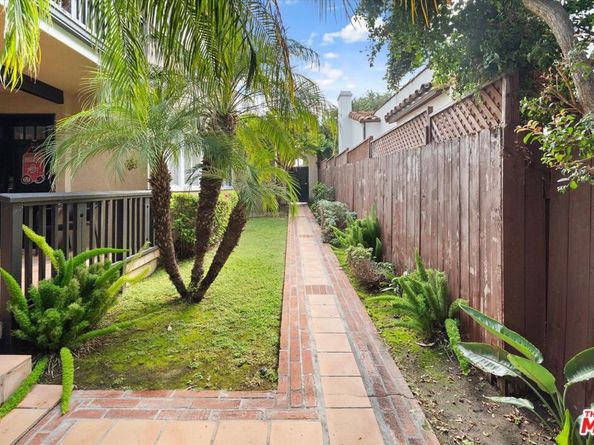 1359 S Ridgeley Drive, Los Angeles CA 90019