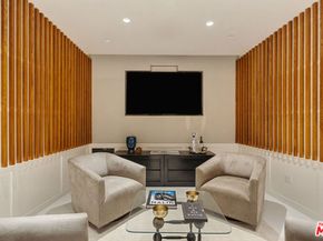 500 Molino Street 101, Los Angeles CA 90013