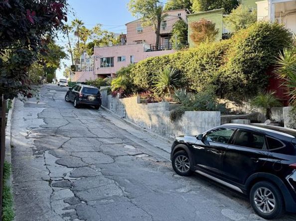 3901 De Longpre Avenue, Los Angeles CA 90027