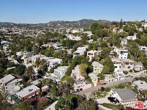 3901 De Longpre Avenue, Los Angeles CA 90027