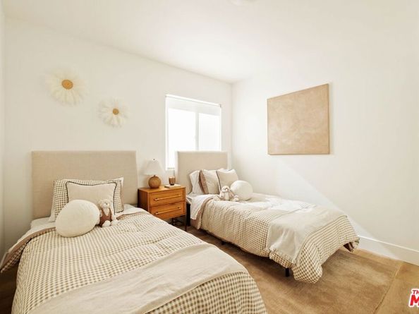 2831 S Corning Street, Los Angeles CA 90034