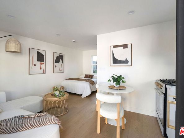 4617 10th Avenue, Los Angeles CA 90043