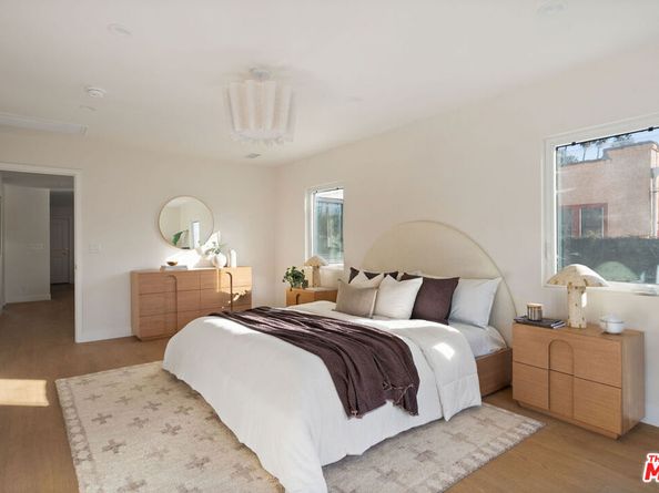 4617 10th Avenue, Los Angeles CA 90043