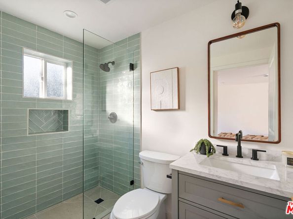 4617 10th Avenue, Los Angeles CA 90043