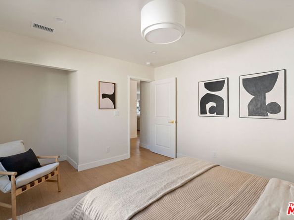 4617 10th Avenue, Los Angeles CA 90043