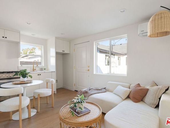 4617 10th Avenue, Los Angeles CA 90043